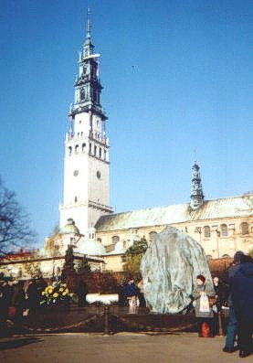 Prymas u st�p Jasnej G�ry.